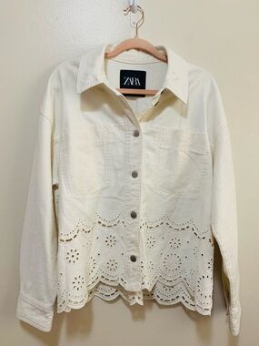 ZARA Cream Eyelet Hem Button-Up Denim Jacket size large